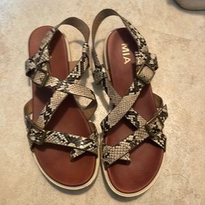 Mia sandals